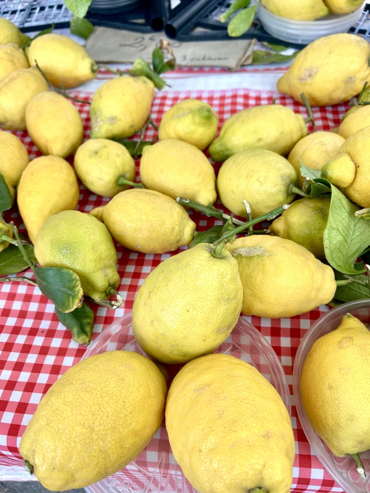 Lemons with their leaves on a market stall